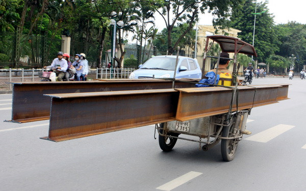 Xử lý xe thô sơ chở hàng cồng kềnh: Cần có giải pháp căn cơ ảnh 1