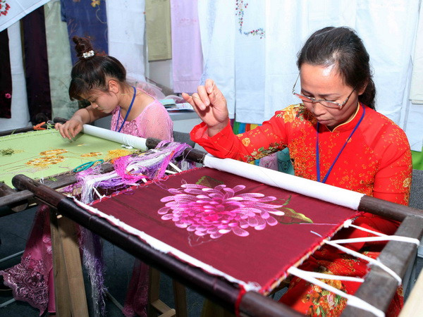 Khai mạc Liên hoan du lịch làng nghề truyền thống Hà Nội-Việt Nam ảnh 1