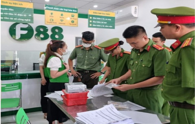 Công an các đơn vị, địa phương kiểm tra hàng loạt chi nhánh, cơ sở của Công ty tài chính F88. (Nguồn: Báo điện tử Đảng Cộng sản Việt Nam) 13 chi nhánh của F88 và hàng chục cơ sở cầm đồ ở Lâm Đồng vi phạm ảnh 1