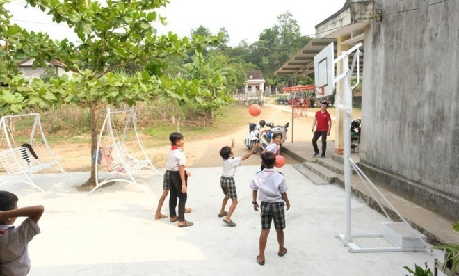 Trao tặng "Tủ sách Đinh Hữu Dư" tại huyện miền núi Ba Tơ ảnh 7