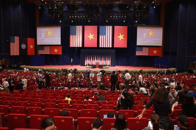 Ông Obama phát biểu trước hơn 2.000 học sinh, sinh viên Hà Nội ảnh 9