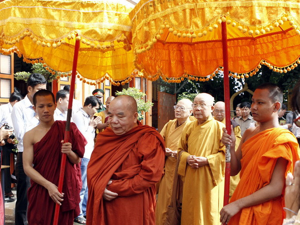 Thăm và chúc mừng đồng bào Khmer nhân dịp lễ Sen Dolta ảnh 1