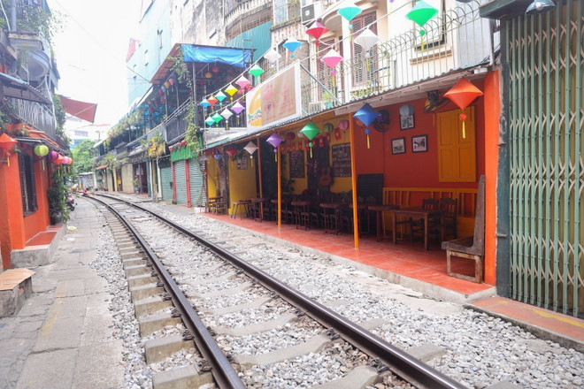 Hà Nội: Từ 15/9 thu hồi giấy phép các hộ kinh doanh càphê đường tàu ảnh 6