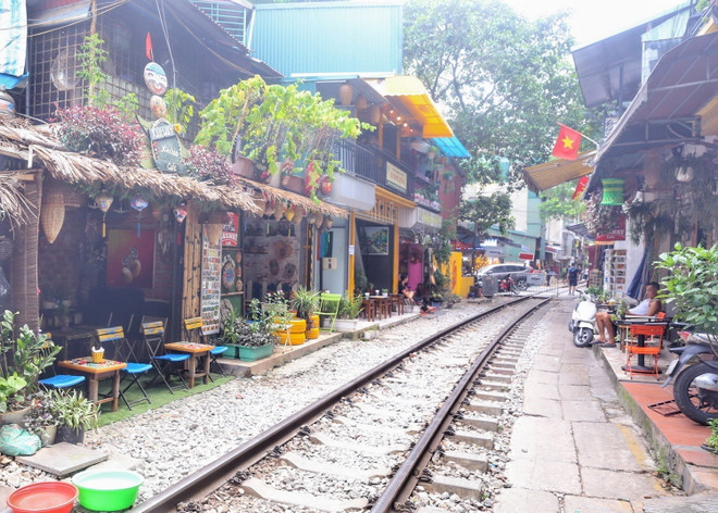 Hà Nội: Từ 15/9 thu hồi giấy phép các hộ kinh doanh càphê đường tàu ảnh 5