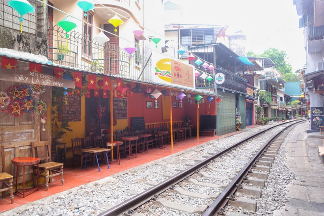 Hà Nội: Từ 15/9 thu hồi giấy phép các hộ kinh doanh càphê đường tàu ảnh 7