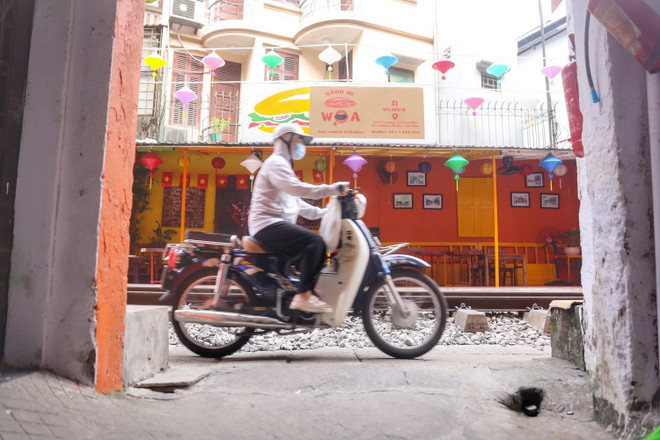 Hà Nội: Từ 15/9 thu hồi giấy phép các hộ kinh doanh càphê đường tàu ảnh 4