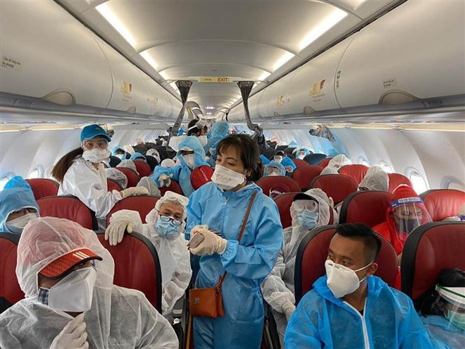 Đưa hơn 210 công dân Việt Nam tại Indonesia về nước an toàn ảnh 1