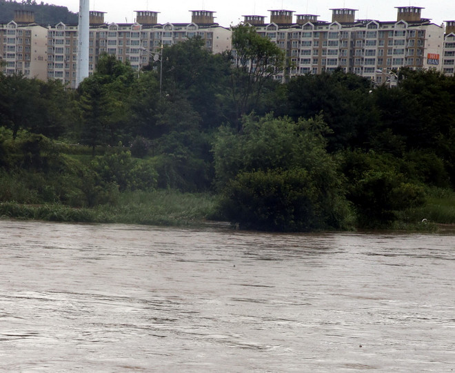 Mưa lũ hoành hành tại Hàn Quốc và Nhật Bản gây thiệt hại lớn ảnh 1