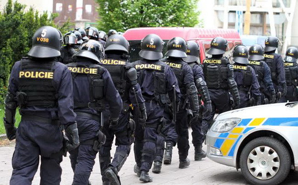 Cảnh sát và binh sỹ Séc tới Slovenia giúp bảo vệ biên giới ảnh 1