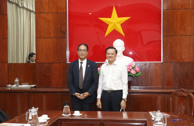 Lãnh đạo UBND thành phố Cần Thơ và lãnh đạo Tập đoàn Fujitsu Limited. (Ảnh: Ngọc Thiện/TTXVN) ttxvn_lanh_dao_thanh_pho_can_tho_lam_viec_voi_tap_doan_fujitsu_limited1.jpg