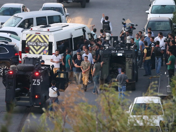 Thổ Nhĩ Kỳ bắt giữ gần 3.000 thẩm phán và công tố sau đảo chính ảnh 1