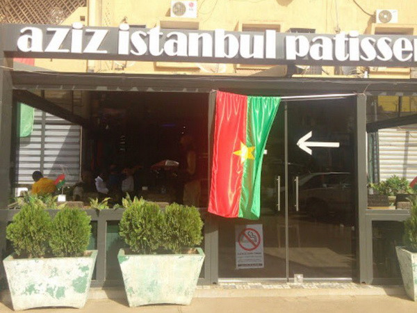 Các tay súng tấn công quán càphê ở thủ đô của Burkina Faso ảnh 1