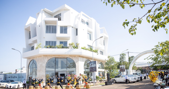 Lễ khánh thành nhà mẫu và mở bán dự án Thành phố Càphê. (Ảnh: Vietnam+) Lễ khánh thành nhà mẫu và mở bán dự án Thành phố Càphê ảnh 2