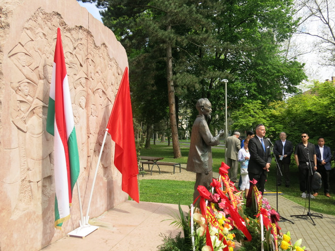 Những người con Việt Nam tại Hungary tưởng nhớ ngày sinh nhật Bác ảnh 3