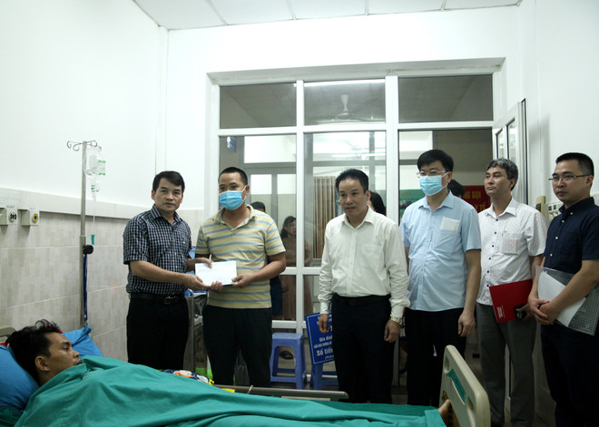 Thăm hỏi, động viên gia đình cô giáo vùng cao gặp nạn ở Hà Giang ảnh 1