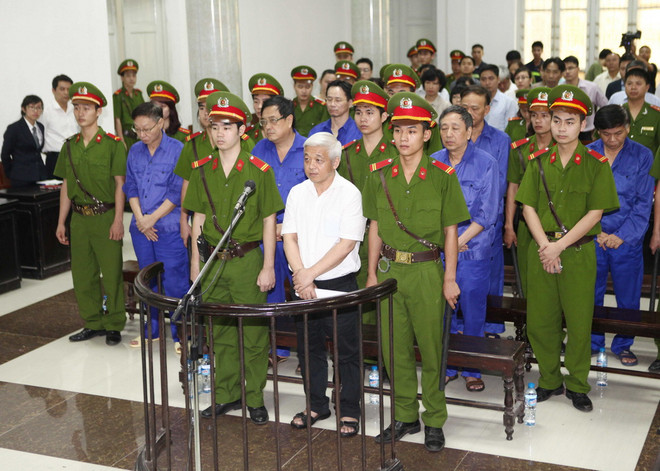 [Photo] Hội đồng xét xử tuyên phạt bầu Kiên 30 năm tù giam ảnh 5