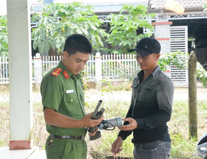 Đắk Lắk: Vận động giao nộp vũ khí, bảo vệ bình yên trong mỗi buôn làng ảnh 3