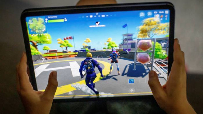 Epic Games và Apple đã vướng vào tranh chấp pháp lý kể từ tháng 8/2020. (Nguồn: ft.com) Epic Games đưa tranh chấp với Apple lên các cơ quan quản lý EU ảnh 1