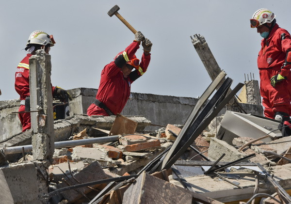 Đã có 9 người nước ngoài thiệt mạng trong trận động đất ở Ecuador ảnh 1