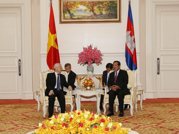 Việt Nam luôn dành ưu tiên cao cho củng cố quan hệ với Campuchia ảnh 1