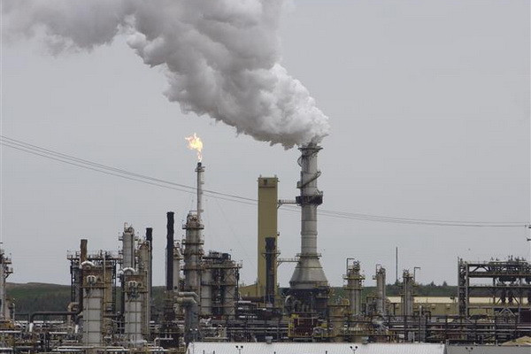 Giá dầu thế giới ghi dấu mức giảm lớn nhất từ đầu năm đến nay ảnh 1