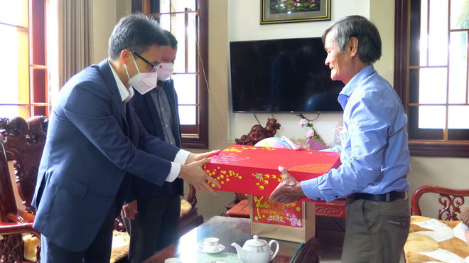 Phó Thủ tướng Vũ Đức Đam thăm và tặng quà Tết tại tỉnh Thừa Thiên-Huế ảnh 1