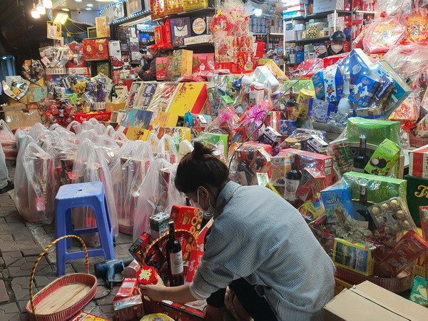 Thị trường quà Tết Nguyên đán 2022 đa dạng nhiều chủng loại, mẫu mã ảnh 1