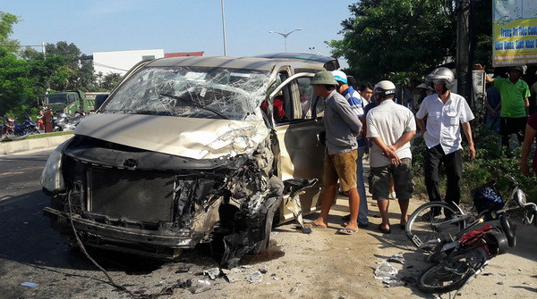 Quảng Nam: Xe tải va chạm với xe du lịch, 6 người bị thương ảnh 1