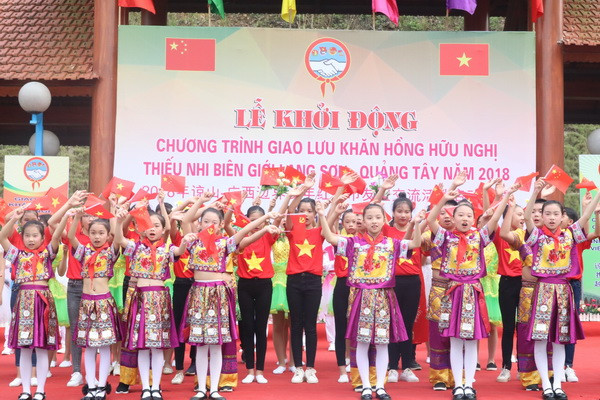 Giao lưu Khăn hồng hữu nghị thiếu nhi biên giới Lạng Sơn-Quảng Tây ảnh 1