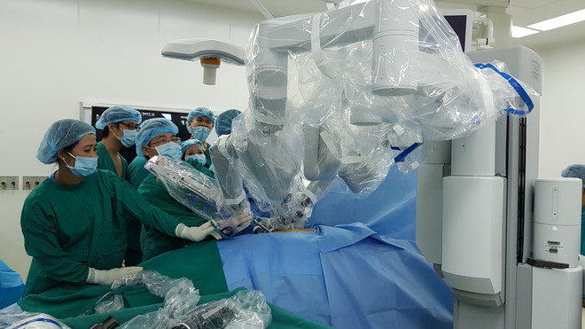 Lần đầu dùng robot để phẫu thuật cắt thận từ người sống ảnh 1