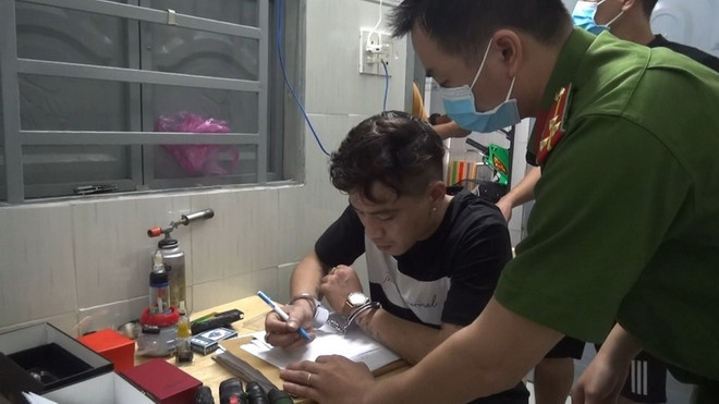 Bình Dương: Triệt đường dây đưa ma túy vào phòng trọ, bắt 5 đối tượng ảnh 1