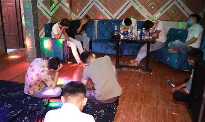 Quảng Nam: 27 thanh niên dương tính với ma túy trong quán karaoke ảnh 1