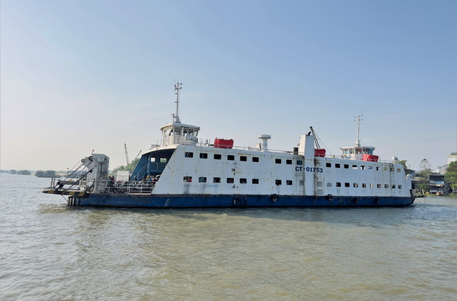 An Giang: Hàng chục chiếc phà trọng tải lớn vượt sông trong dịp Tết ảnh 1