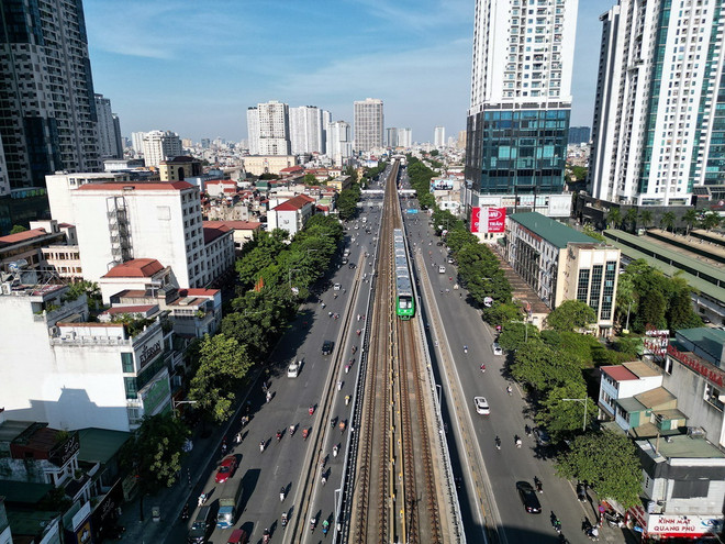 Sự liên kết trong mạng lưới giao thông công cộng, tạo nên môi trường giao thông văn minh, tiện lợi với chi phí hợp lý đối với người dân trong các khu đô thị. (Ảnh: Tuấn Anh/TTXVN) ttxvn_2705_quy hoach thu do.jpg