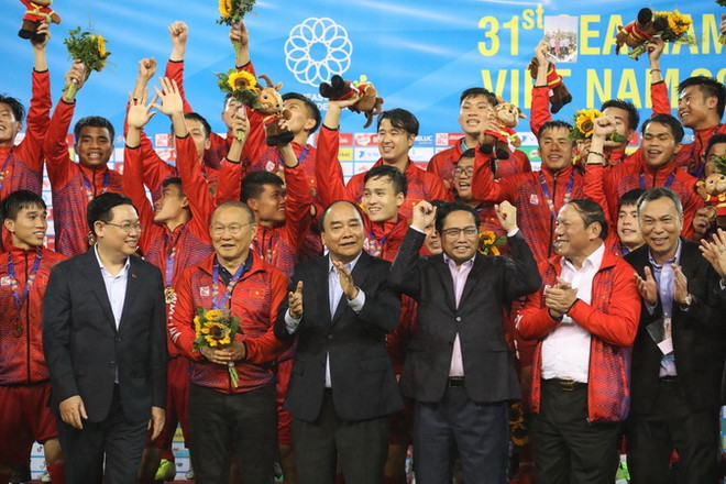 Khen thưởng cá nhân, tổ chức có đóng góp vào thành công SEA Games 31 ảnh 1