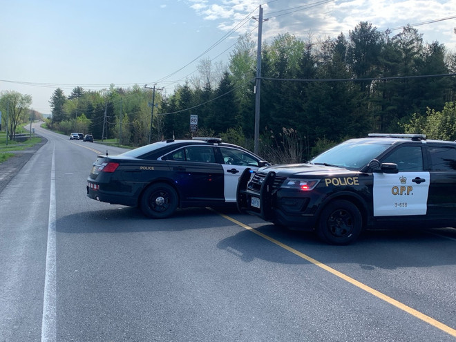 Cảnh sát phong tỏa hiện trường vụ bắn súng. (Nguồn: CityNews) Canada: Cảnh sát bị tấn công khiến một sỹ quan thiệt mạng ảnh 1