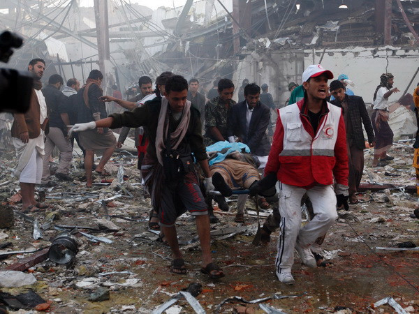 Liên minh Saudi Arabia không kích nhầm đám tang, hơn 140 người chết ảnh 1