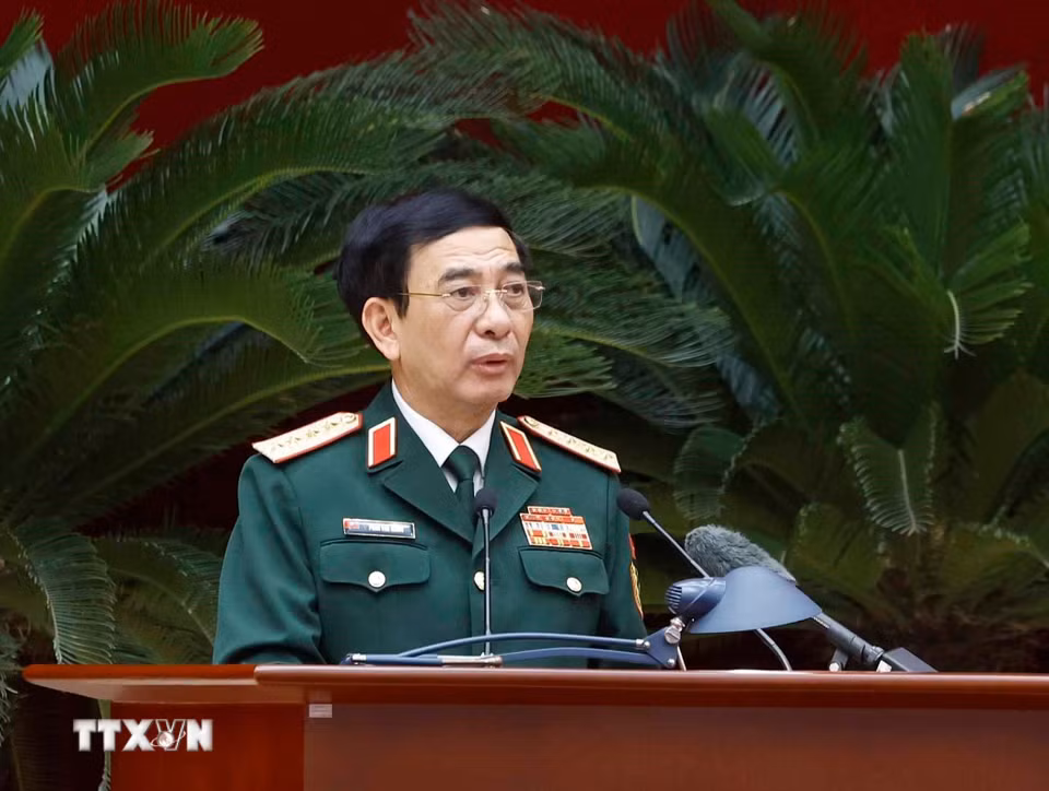 Hội nghị công bố Quyết định của Bộ Chính trị về công tác cán bộ- Ảnh 2.