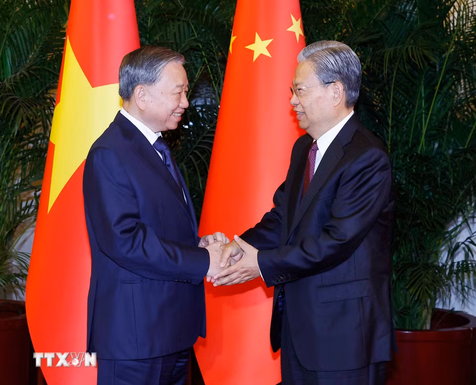 Tổng Bí thư, Chủ tịch nước Tô Lâm hội kiến Ủy viên trưởng Nhân đại toàn quốc Trung Quốc Triệu Lạc Tế. (Ảnh: Thống Nhất/TTXVN)