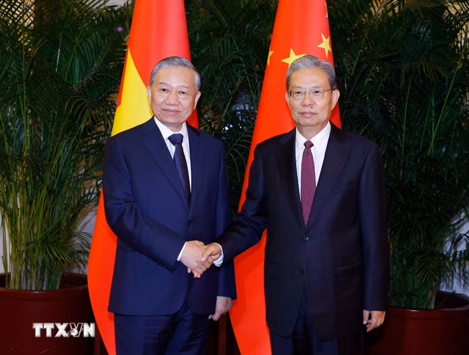Tổng Bí thư, Chủ tịch nước Tô Lâm hội kiến Ủy viên trưởng Nhân đại toàn quốc Trung Quốc Triệu Lạc Tế. (Ảnh: Thống Nhất/TTXVN)