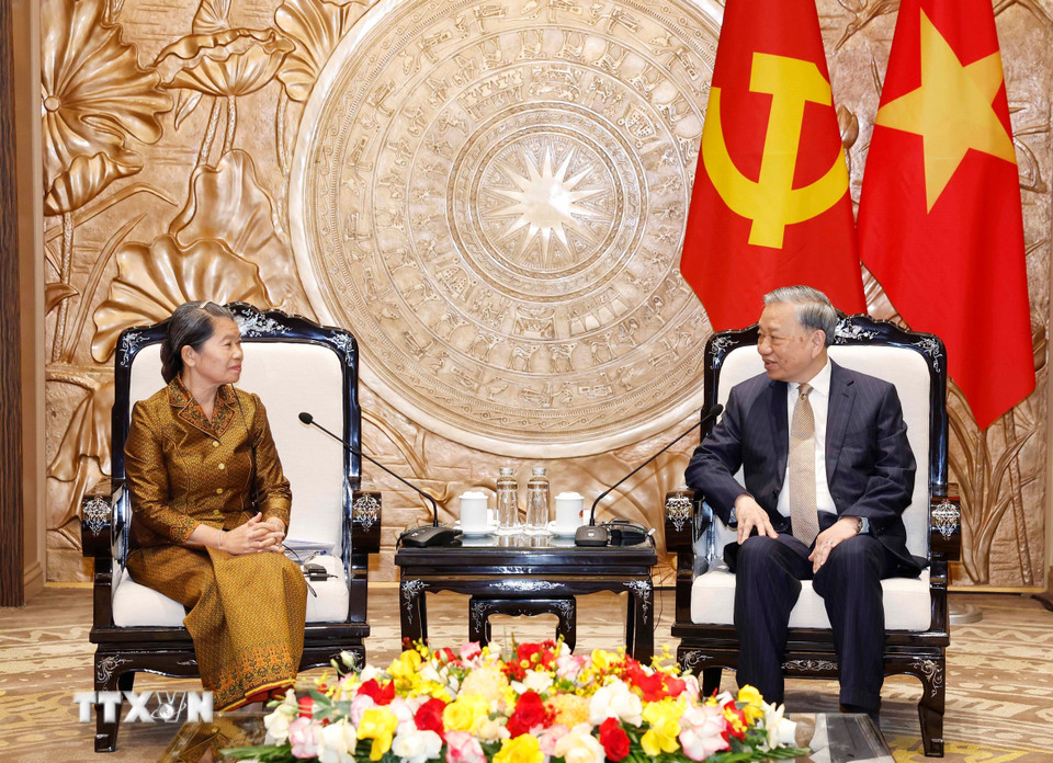 Tổng Bí thư Tô Lâm tiếp bà Men Sam An, Phó Chủ tịch Đảng Nhân dân Campuchia (CPP) sang chúc mừng thành công Đại hội Đảng XIV. (Ảnh: Thống Nhất/TTXVN)