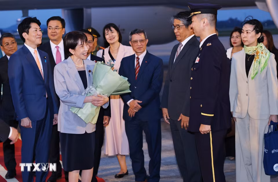 Lễ đón Thủ tướng Nhật Bản Takaichi Sanae tại sân bay Quốc tế Nội Bài, Hà Nội. (Ảnh: Minh ﻿Đức/TTXVN)