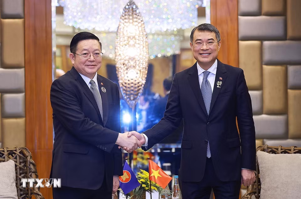 Thủ tướng Lê Minh Hưng gặp Tổng Thư ký ASEAN Kao Kim Hourn. (Ảnh: Dương Giang/TTXVN)