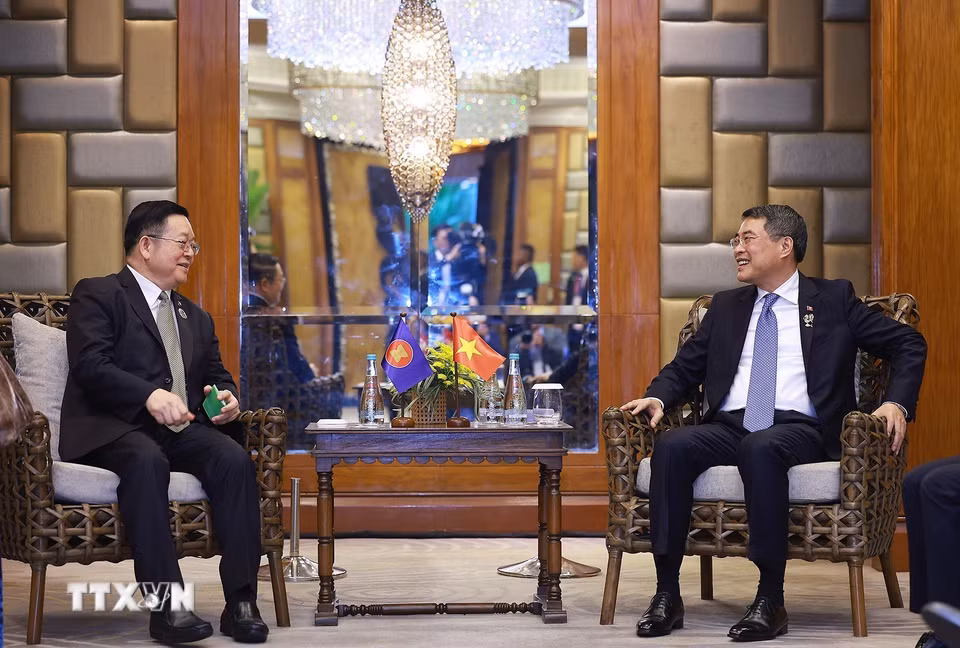 Thủ tướng Lê Minh Hưng gặp Tổng Thư ký ASEAN Kao Kim Hourn. (Ảnh: Dương Giang/TTXVN)