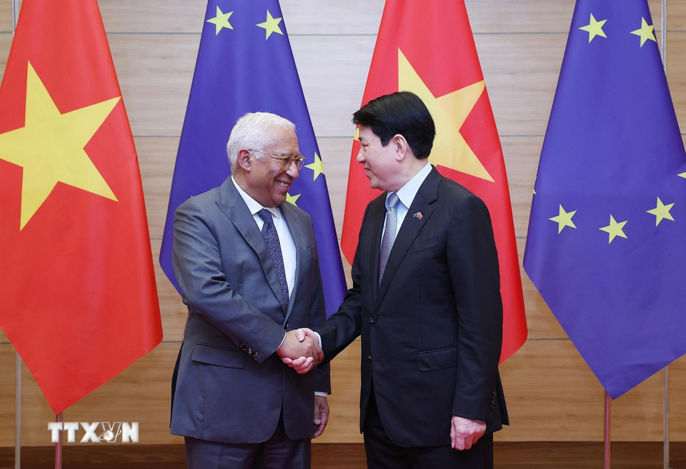 Chủ tịch nước Lương Cường đón Chủ tịch Hội đồng châu Âu António Costa dự tiệc chiêu đãi. (Ảnh: Lâm Khánh/TTXVN)