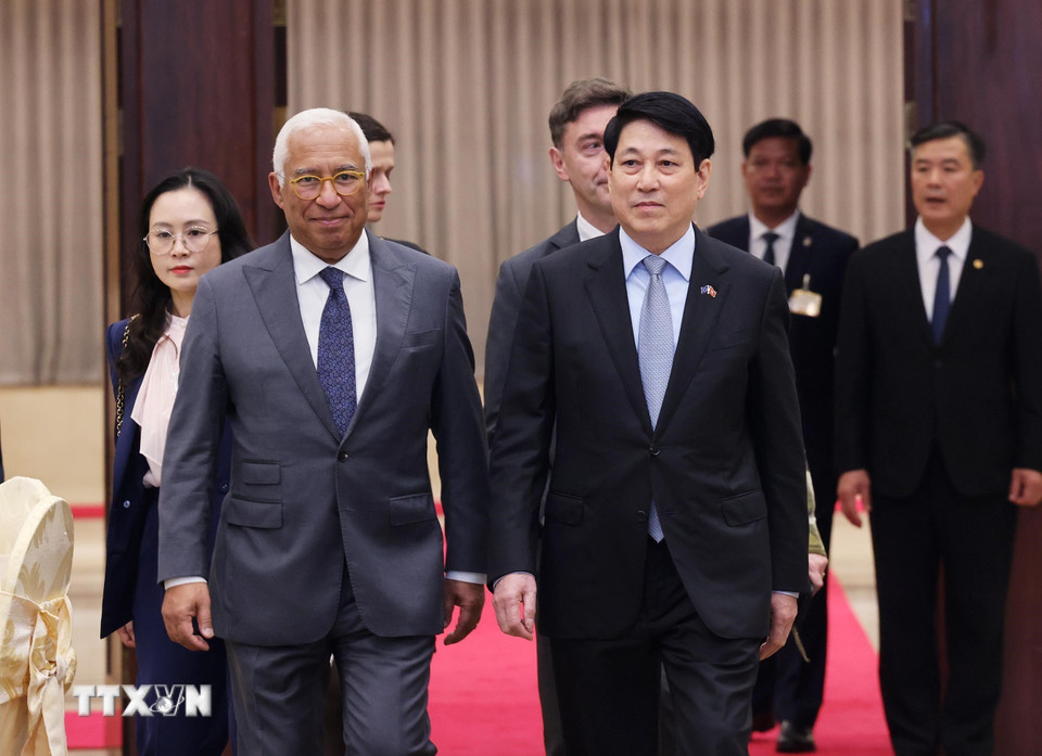 Chủ tịch nước Lương Cường và Chủ tịch Hội đồng châu Âu António Costa dự tiệc chiêu đãi.(Ảnh: Lâm Khánh/TTXVN)