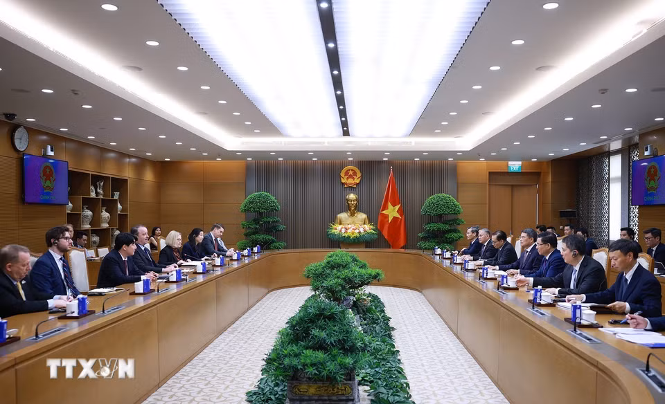 Thủ tướng Lê Minh Hưng tiếp Đoàn công tác của cơ quan Đại diện Thương mại Hoa Kỳ (USTR) do Phó Đại diện Thương mại Hoa Kỳ Rick Switzer làm Trưởng đoàn. (Ảnh: Dương Giang/TTXVN)