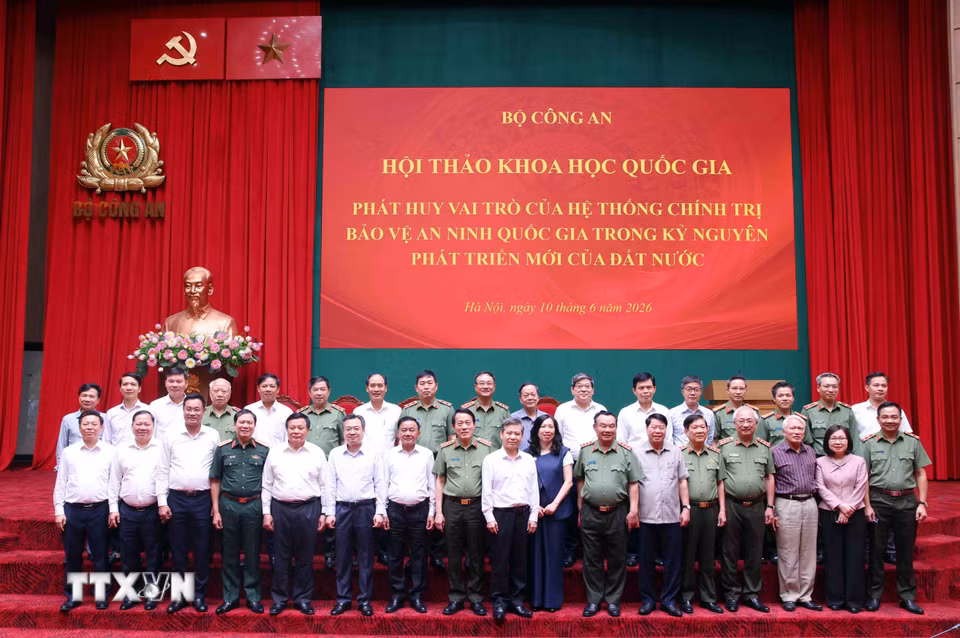 Thường trực Ban Bí thư Trần Cẩm Tú và các đại biểu. (Ảnh: Phạm Kiên/TTXVN)