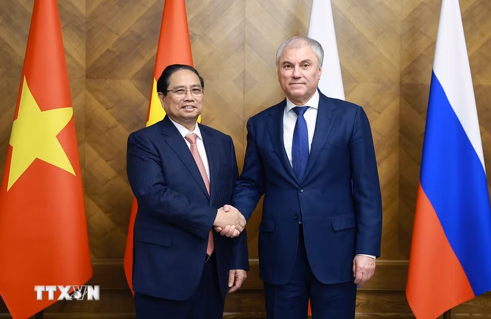 Thủ tướng Phạm Minh Chính hội kiến Chủ tịch Duma Quốc gia Liên bang Nga Vyacheslav Volodin. (Ảnh: Dương Giang/TTXVN)