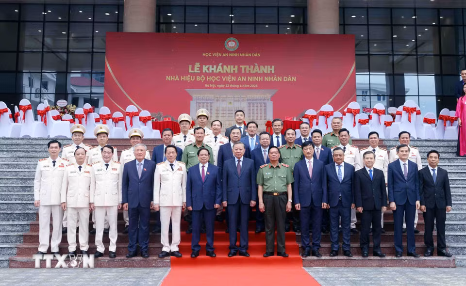 Tổng Bí thư, Chủ tịch nước Tô Lâm với các đại biểu. (Ảnh: Phạm Kiên/TTXVN)
